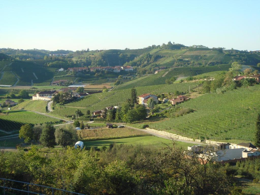 Villa Agriturismo Cascina Vrona Monteu Roero Exterior foto