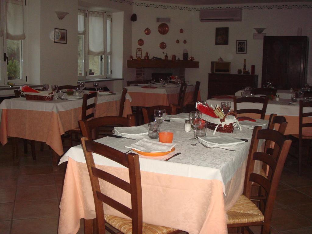 Villa Agriturismo Cascina Vrona Monteu Roero Exterior foto