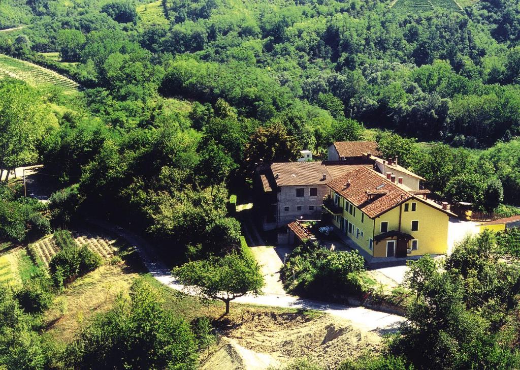 Villa Agriturismo Cascina Vrona Monteu Roero Exterior foto